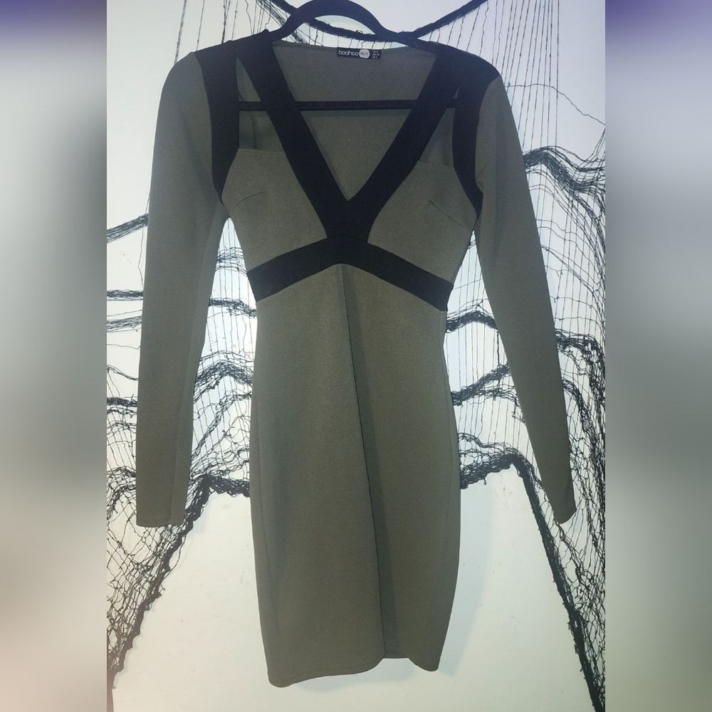 ✨️Boohoo Black and Gray Long Sleeve Dress✨️